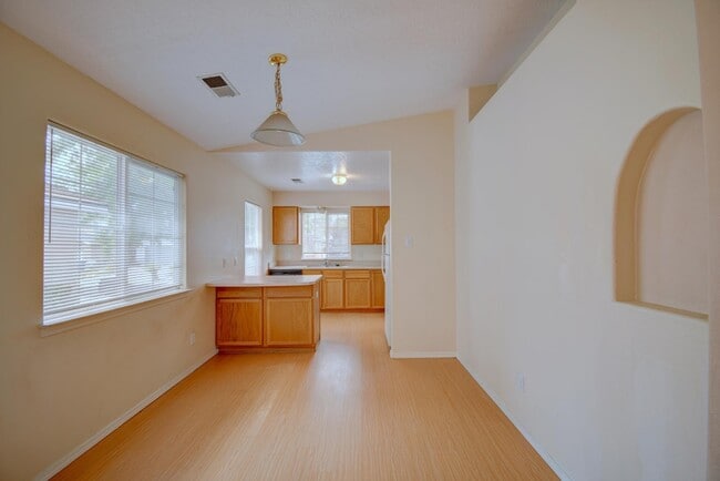 Building Photo - 7216 Eagle View Ave NE