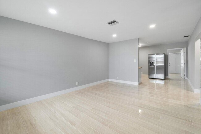 Foto del edificio - 3048 N Dixie Hwy