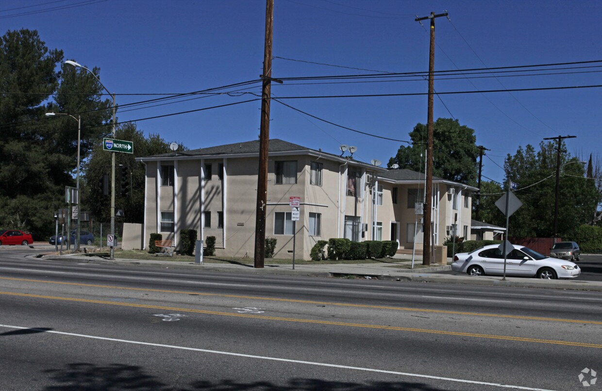 15531 Victory Blvd, Van Nuys, CA 91406 Apartments at 15531 Victory