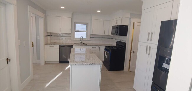 Foto del edificio - ***Please Respond Directly to the Online L...