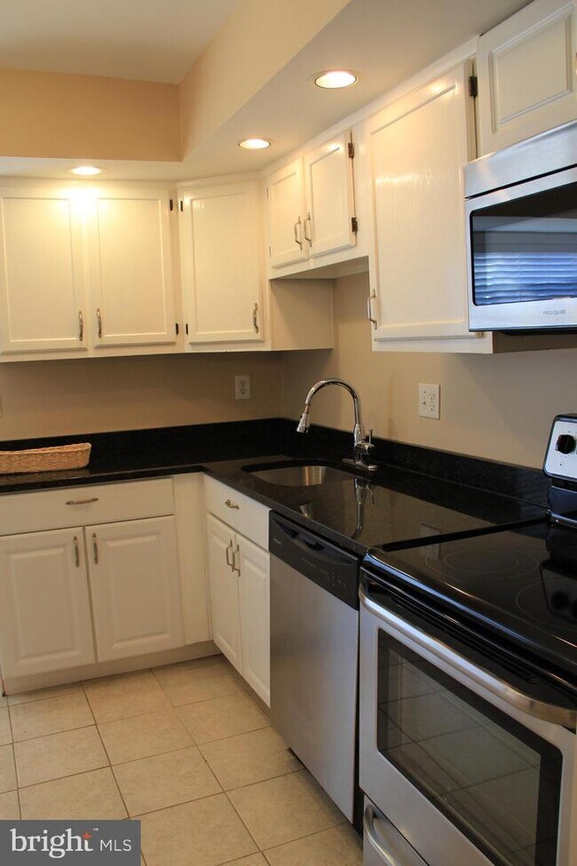 Building Photo - 3321 Ladino Ct