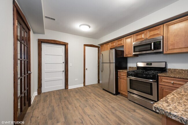 Building Photo - 3428 N Damen Ave.