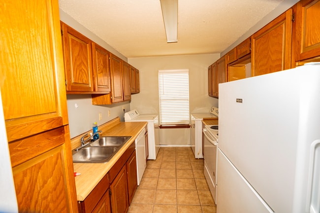 Building Photo - Oakview Condos