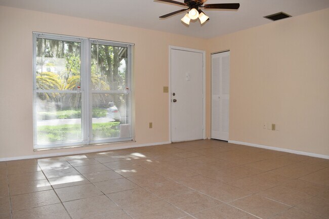 Building Photo - Beautiful home!