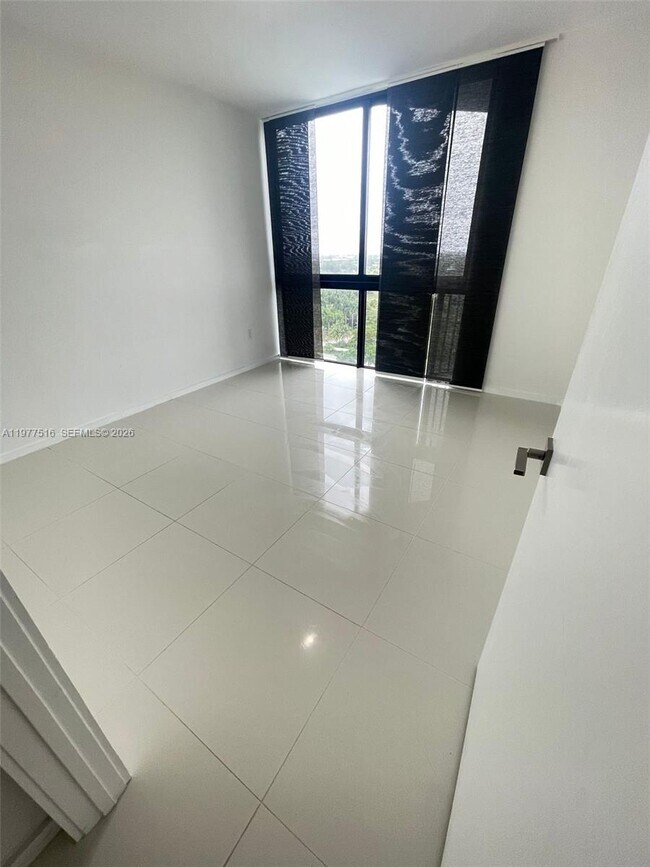 Foto del edificio - 5300 Paseo Blvd