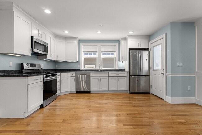 Building Photo - 152-154 Savin Hill Ave
