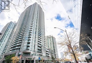 Building Photo - 30 Grand Trunk Crescent