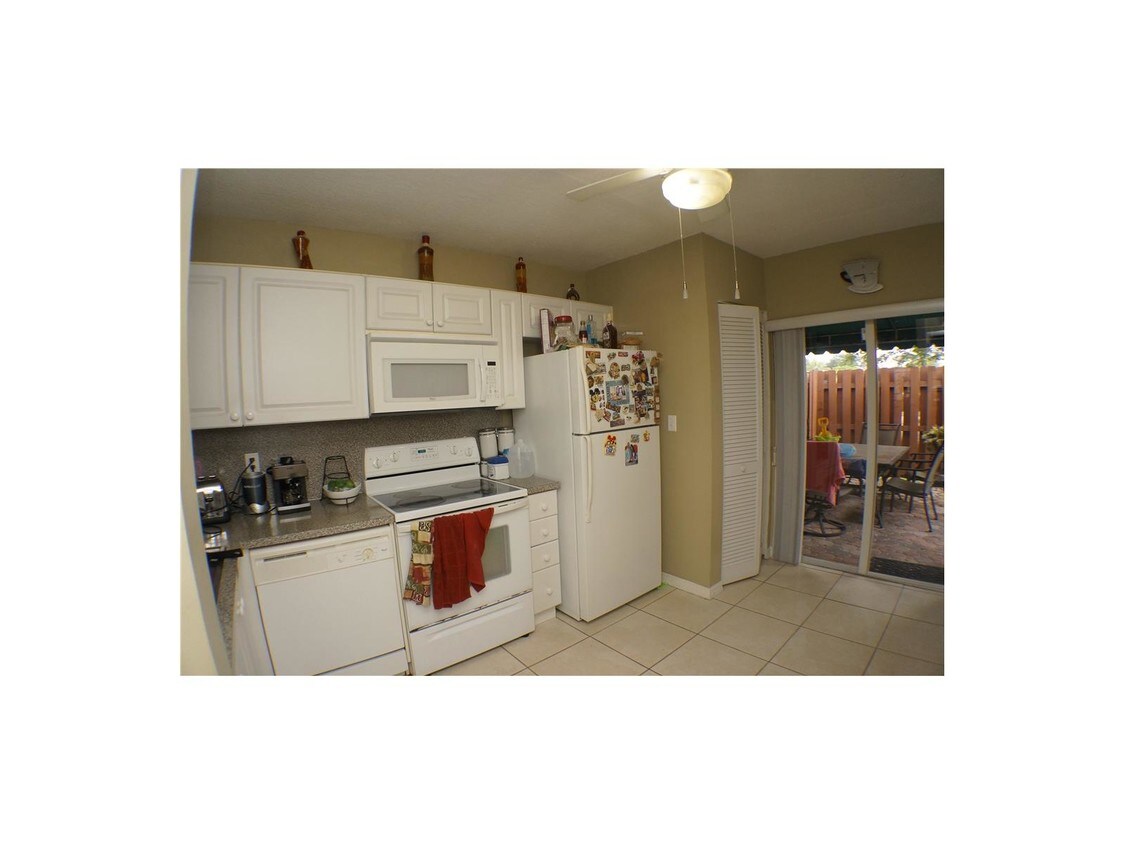 Primary Photo - 7205 NW 173rd Dr