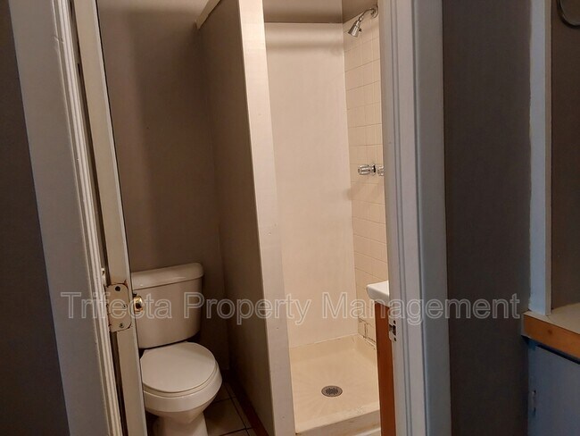 Foto del edificio - 105 1/2 East Stuart Street