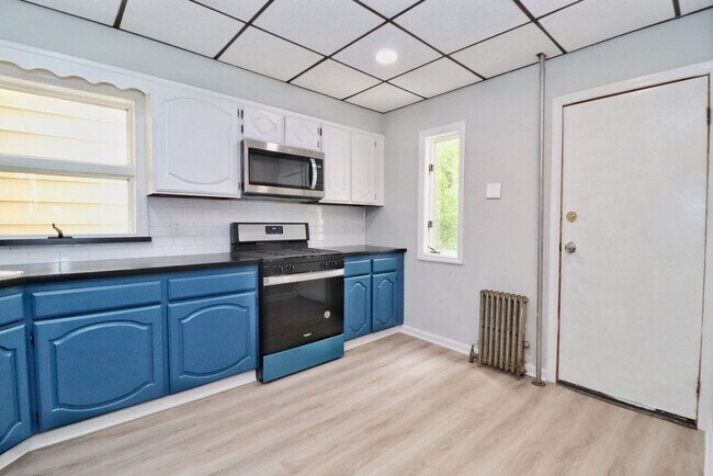 Building Photo - 117 Sherman Pl