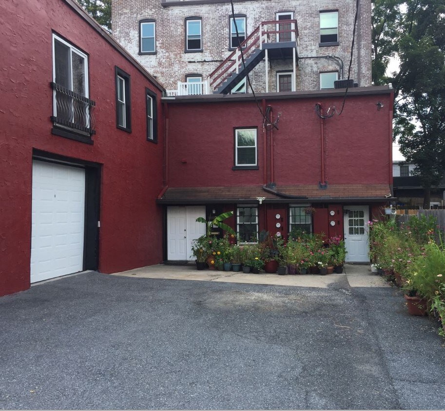 Primary Photo - 14-16 N Concord St