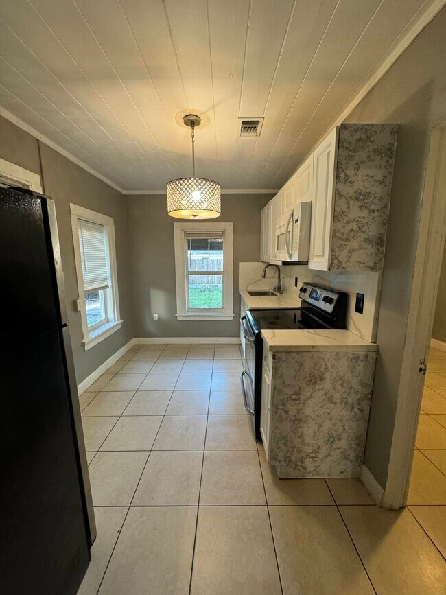 Foto del edificio - 717 S B St