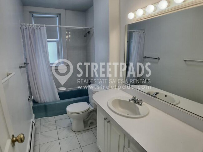 Foto del edificio - 2 bedroom in Brookline MA 02446