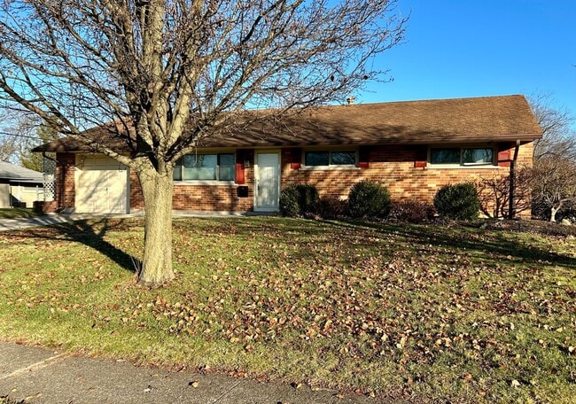 Photo - 3 bed 1 bath close to shopping, schools, parks and more! House