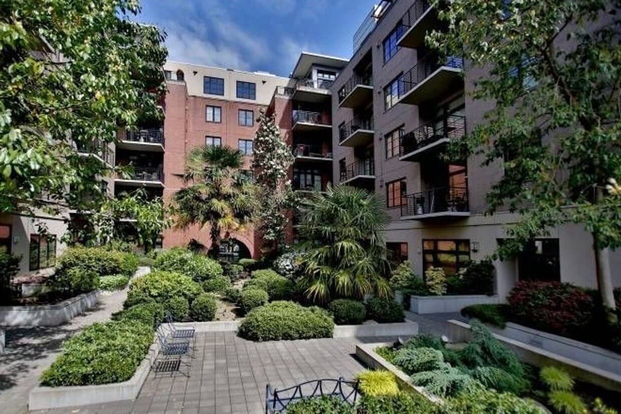 Primary Photo - *1ST MONTH'S RENT FREE PROMO & NO HOA MOVE IN/OUT FEE'S* 1 BD PEARL DISTRICT CONDO W/FIREPLACE, G...