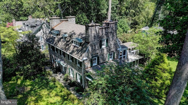 Foto del edificio - 217 Glenn Rd