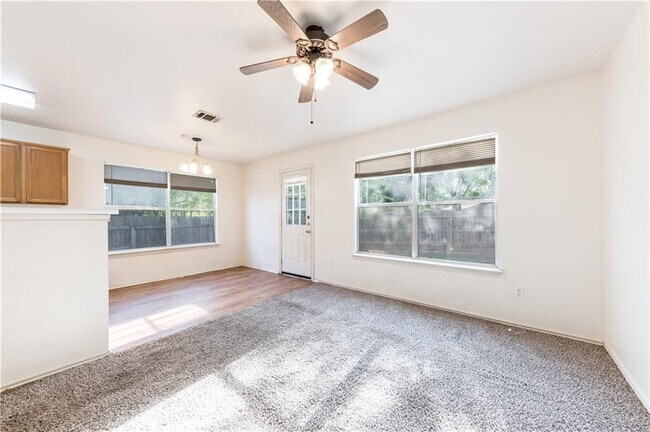 Foto del edificio - 1029 Christopher Ave