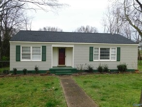 Building Photo - 508 Forrest Cir NE