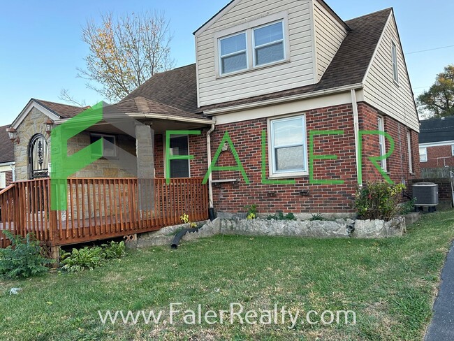 Building Photo - Charming Home with Loads of Character!