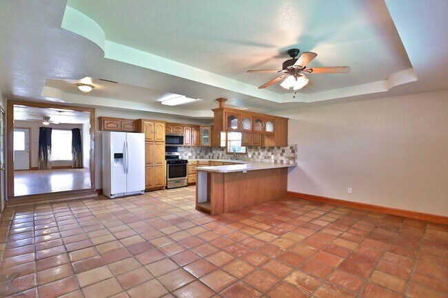 Foto del edificio - 3 bed 2 bath 2 car carport home in south A...
