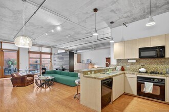 Building Photo - 877 Island Ave
