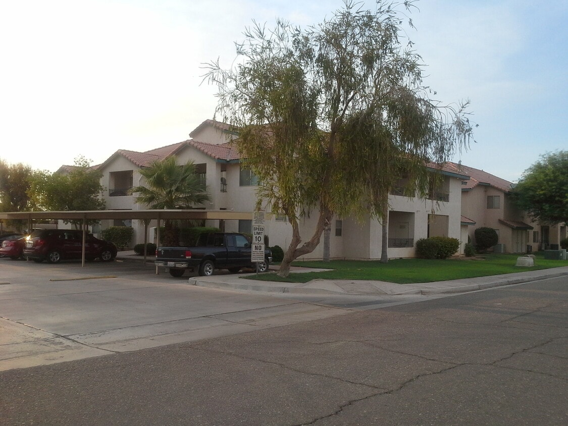 Primary Photo - 1000 Rodeo Dr