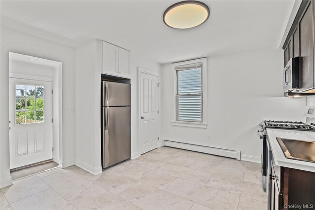 Building Photo - 148 Beekman Ave