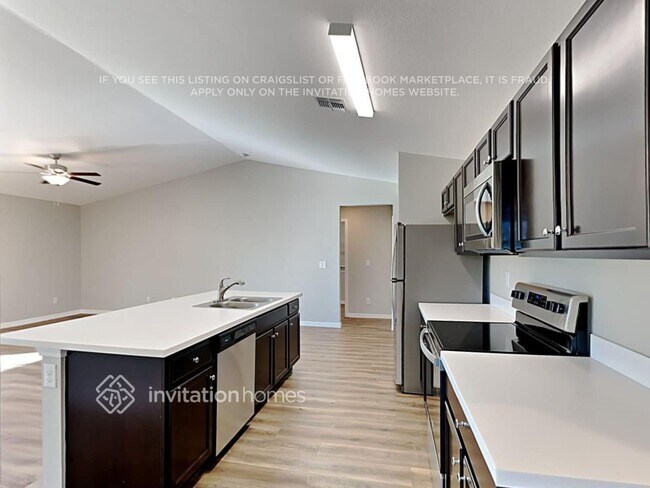 Building Photo - 25330 Puerta Dr