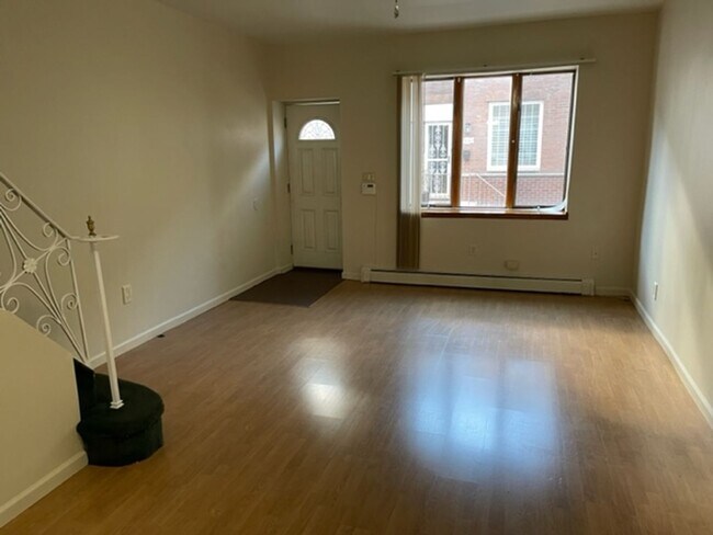 Building Photo - AMAZING South Philadelphia 3bd/1ba Home Av...