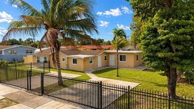 Building Photo - 1124 NW 100th Terrace