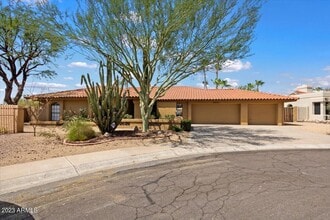 Building Photo - 10628 E Cinnabar Ave