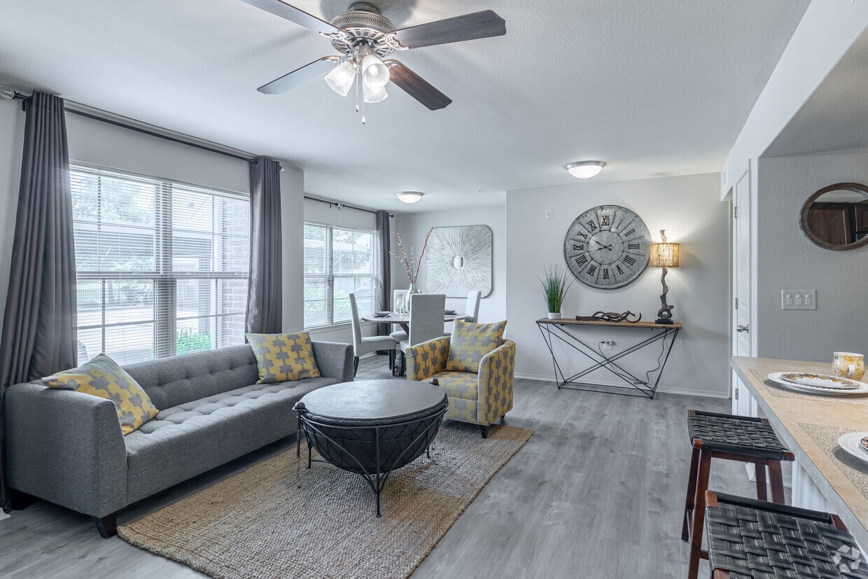 Foto principal - Centerstone Apartment Homes