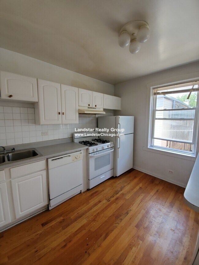 Building Photo - 5026 N Springfield Ave