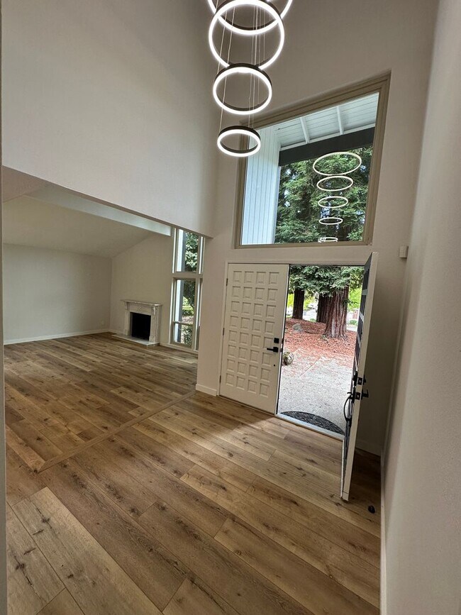Foto del edificio - 4 Bed 3.5 Bath, Single Family Home In Danv...