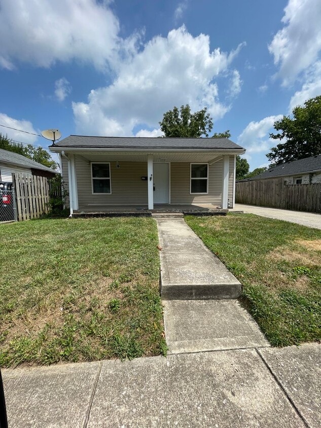Primary Photo - Beautiful Home In Kenwick with Potential 4...