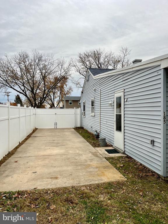 Foto del edificio - 185 Edge Ave