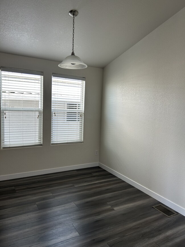 Comedor - Garden West Estates (55+ Senior)