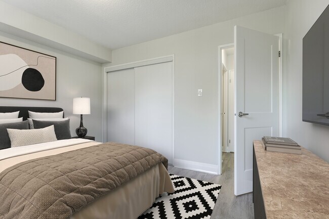 Photo du bâtiment - 45 Charlton Ave W