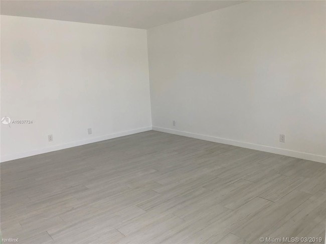 Building Photo - 1 br, 1 bath Apartment - 930 North 14th Court