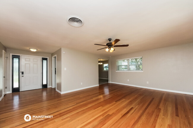 Building Photo - 5311 Ridgeway Dr