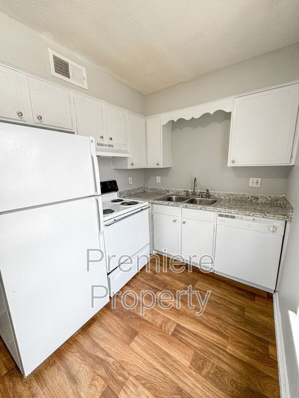 Building Photo - 8616 Countryshire Lane