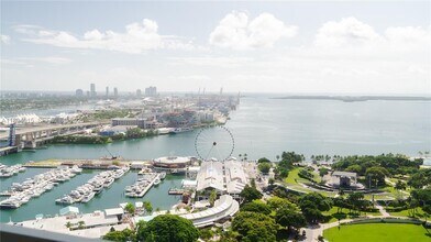 Building Photo - 398 NE 5th St