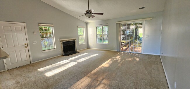 Building Photo - Beautiful three bedroom two bath home loca...