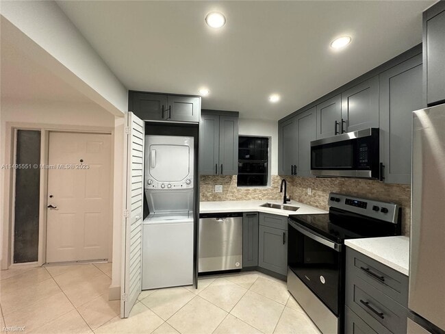 Building Photo - 3 br, 2 bath House - 3750 NW 115th Way # 3-1