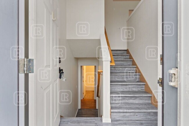 Building Photo - 1018 N Lindsay St