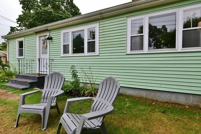 Building Photo - 22 Datewood St