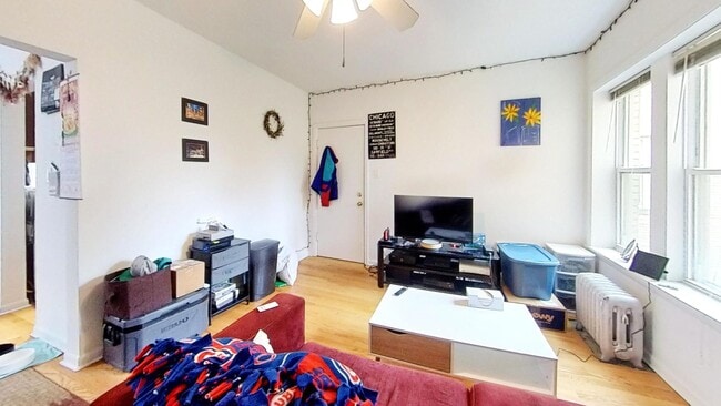 Foto del edificio - 4827 W Addison St