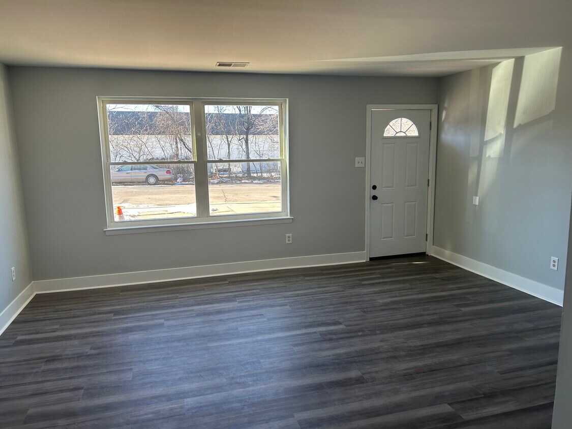 Foto principal - 7211 Fowler St