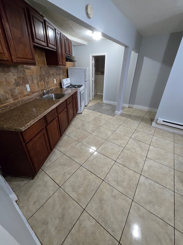 Building Photo - 588 S 10th St