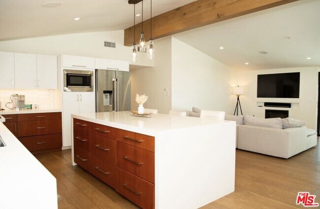 Foto del edificio - 6329 Jumilla Ave